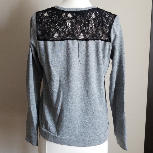 Grey top with crochet lace shoulders and back - Picture 4 of 6